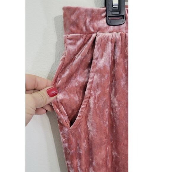 Betsey Johnson Pajamas Womens Medium 2 Piece Set Crushed Pink Velvet Pajamas - Picture 8 of 11